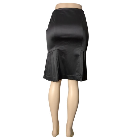 BEBE Gorgeous Black Satin Skirt Size 6,. - Picture 7 of 15